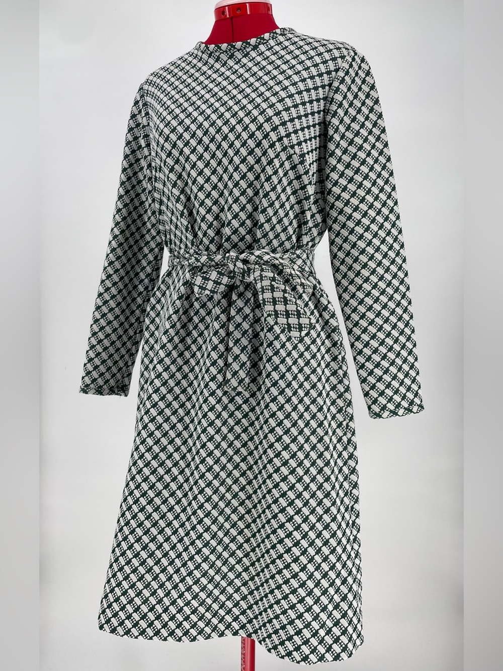 60s Mod Green & White Patterned Double Knit Belted Long Sleeve Shift Dress